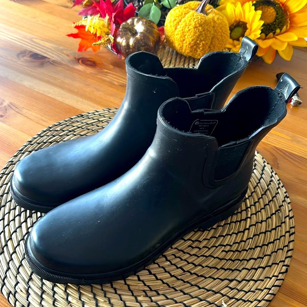 Rain boots - Picture 1 of 3